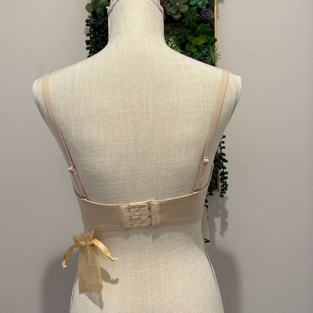 NWT Wacoal Amazing Assets Strapless Push-Up Bra